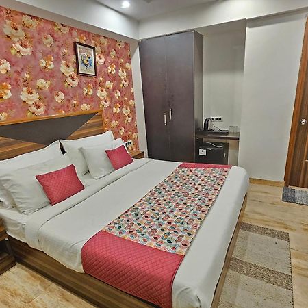 Hotel Linda Suites Near International Airport By La Casa Нью-Дели Экстерьер фото