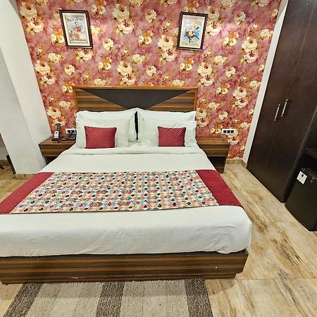 Hotel Linda Suites Near International Airport By La Casa Нью-Дели Экстерьер фото